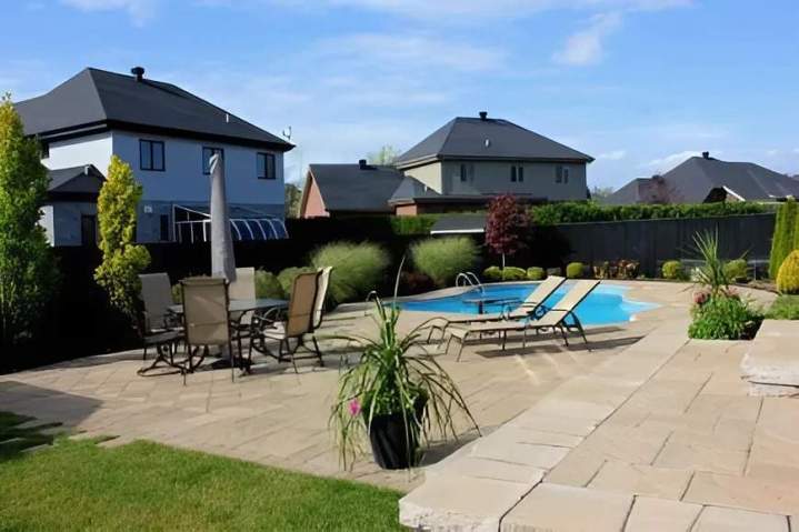 Piscine à Châteauguay