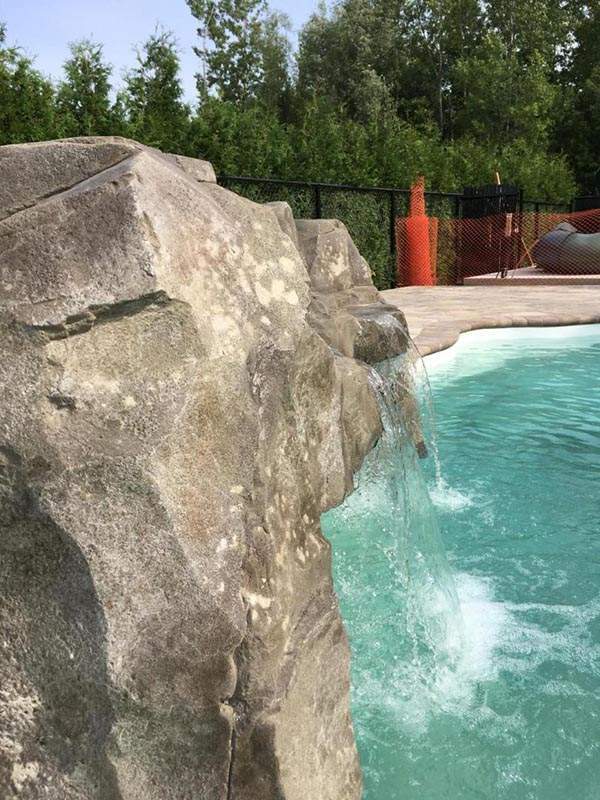 Construction de cascade pour piscine